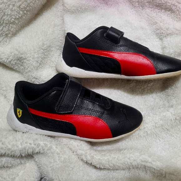 Kids Puma tennis shoes - Picture 2 of 5